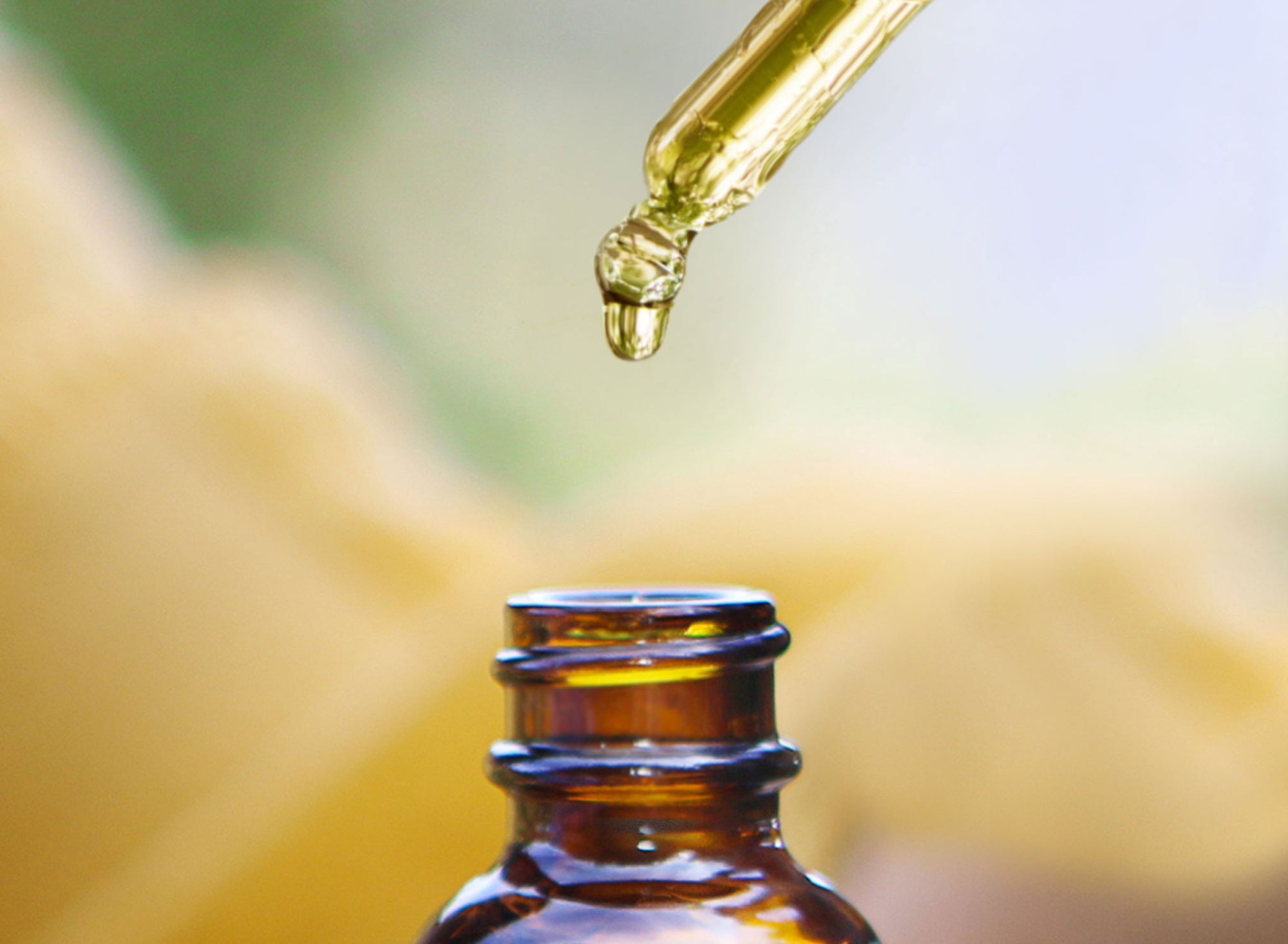 4 Reasons to Use Face Oil in Your Skincare Routine